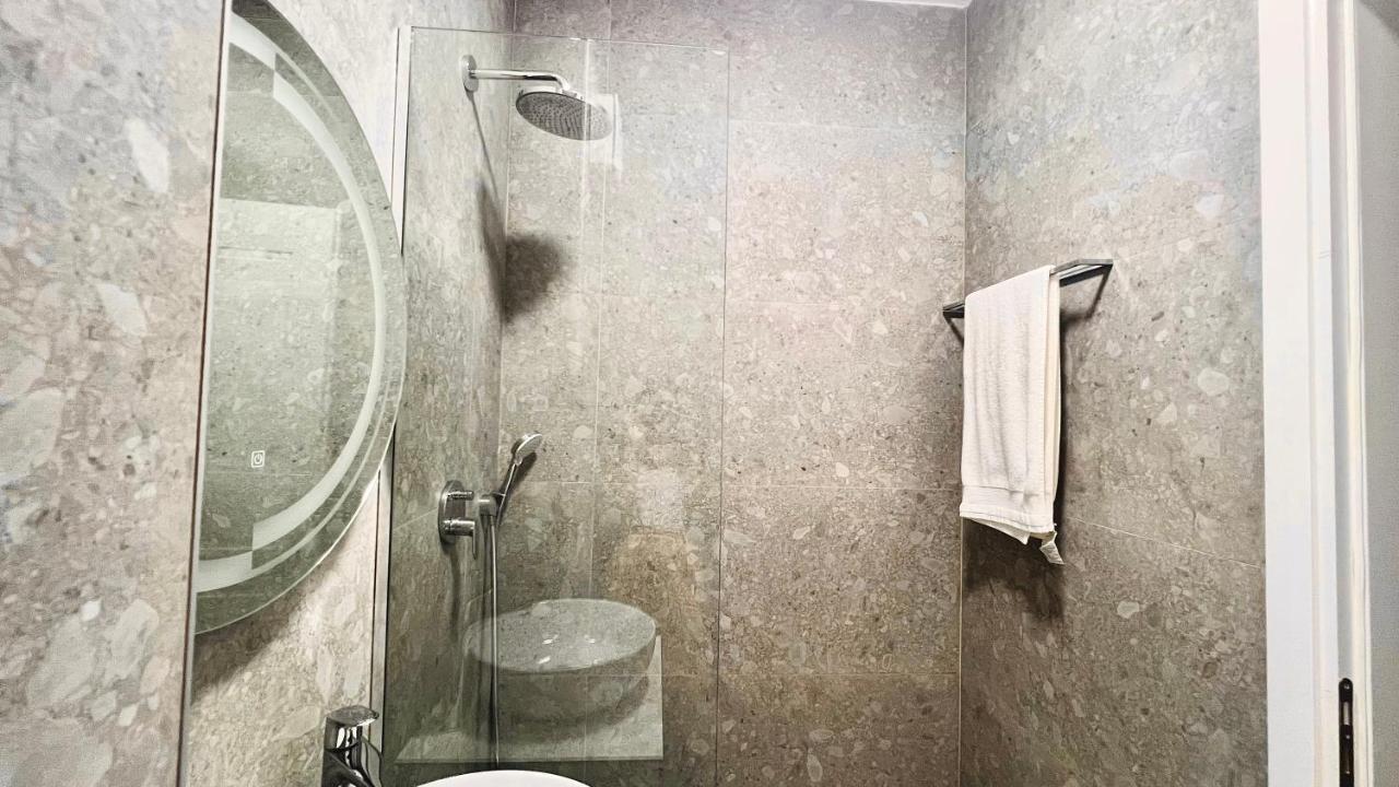 Zeus Apartment